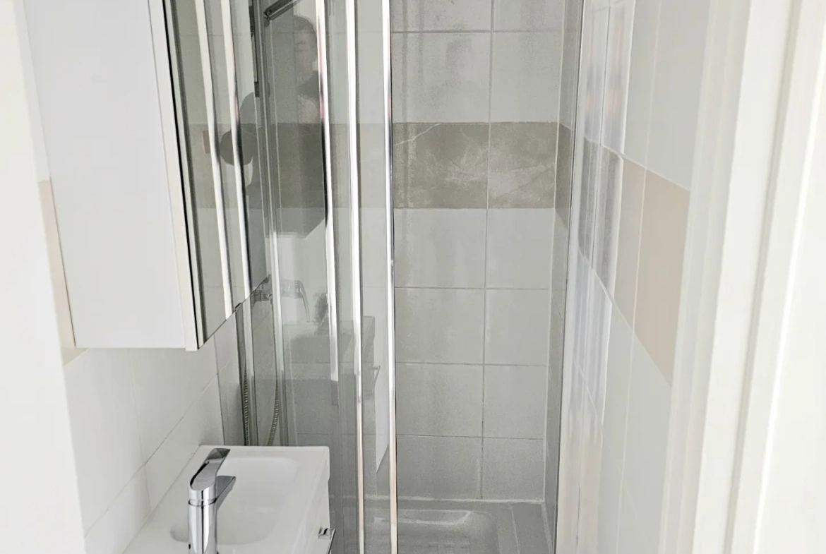 Studio lumineux à vendre dans le Marais Saint Avoye à Paris 