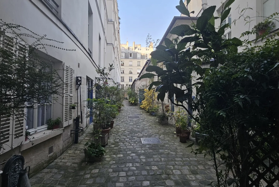 Studio lumineux à vendre dans le Marais Saint Avoye à Paris 