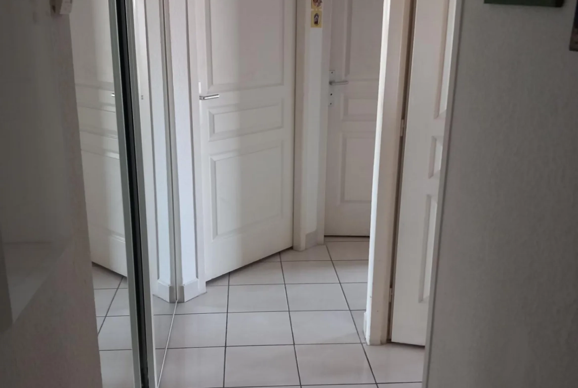 Appartement P4 à Lunel avec terrasse et parking privé 