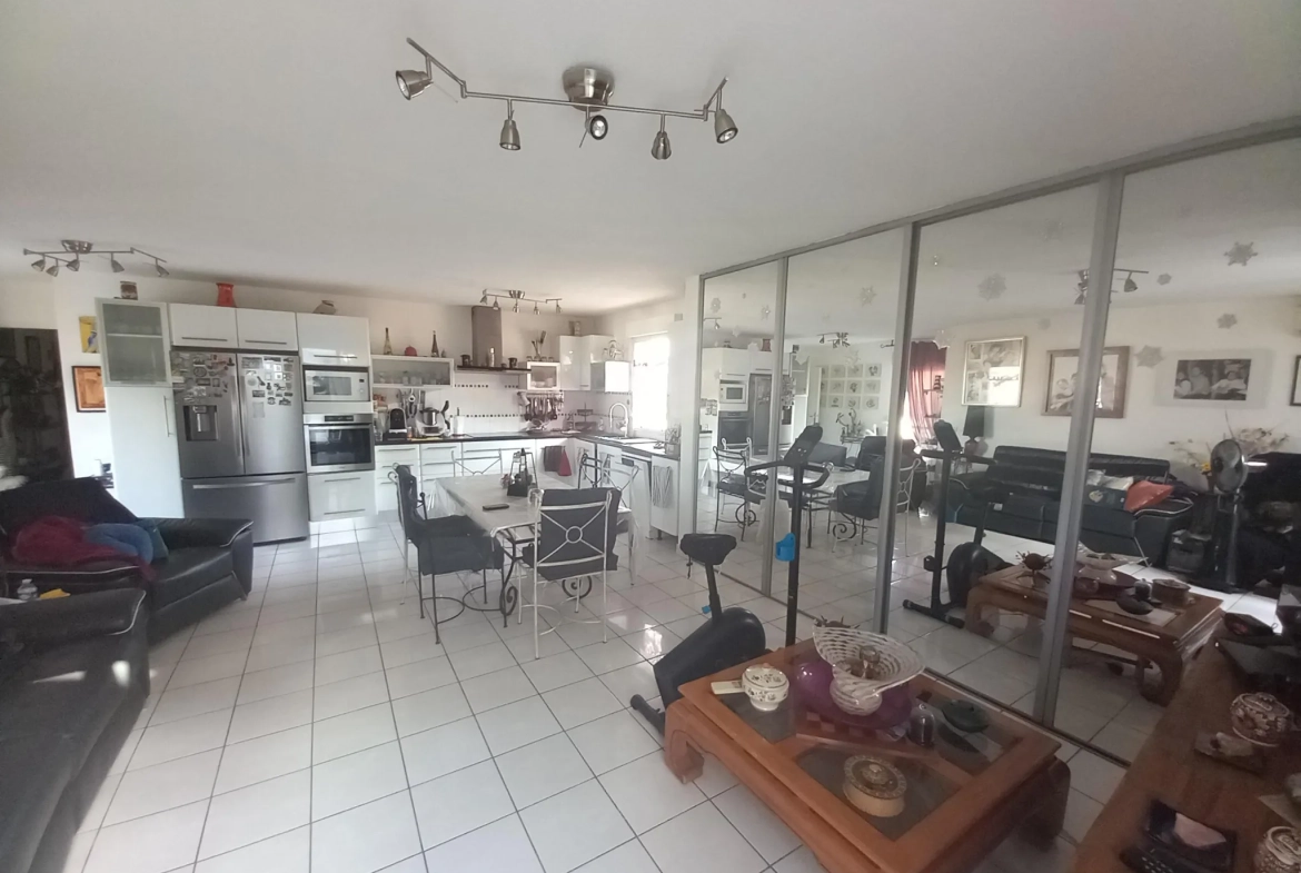 Appartement P4 à Lunel avec terrasse et parking privé 