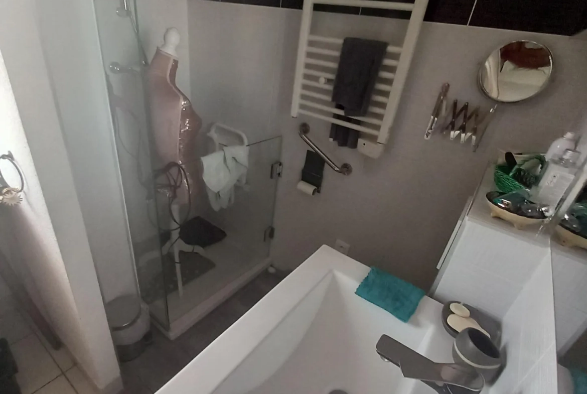 Appartement P4 à Lunel avec terrasse et parking privé 