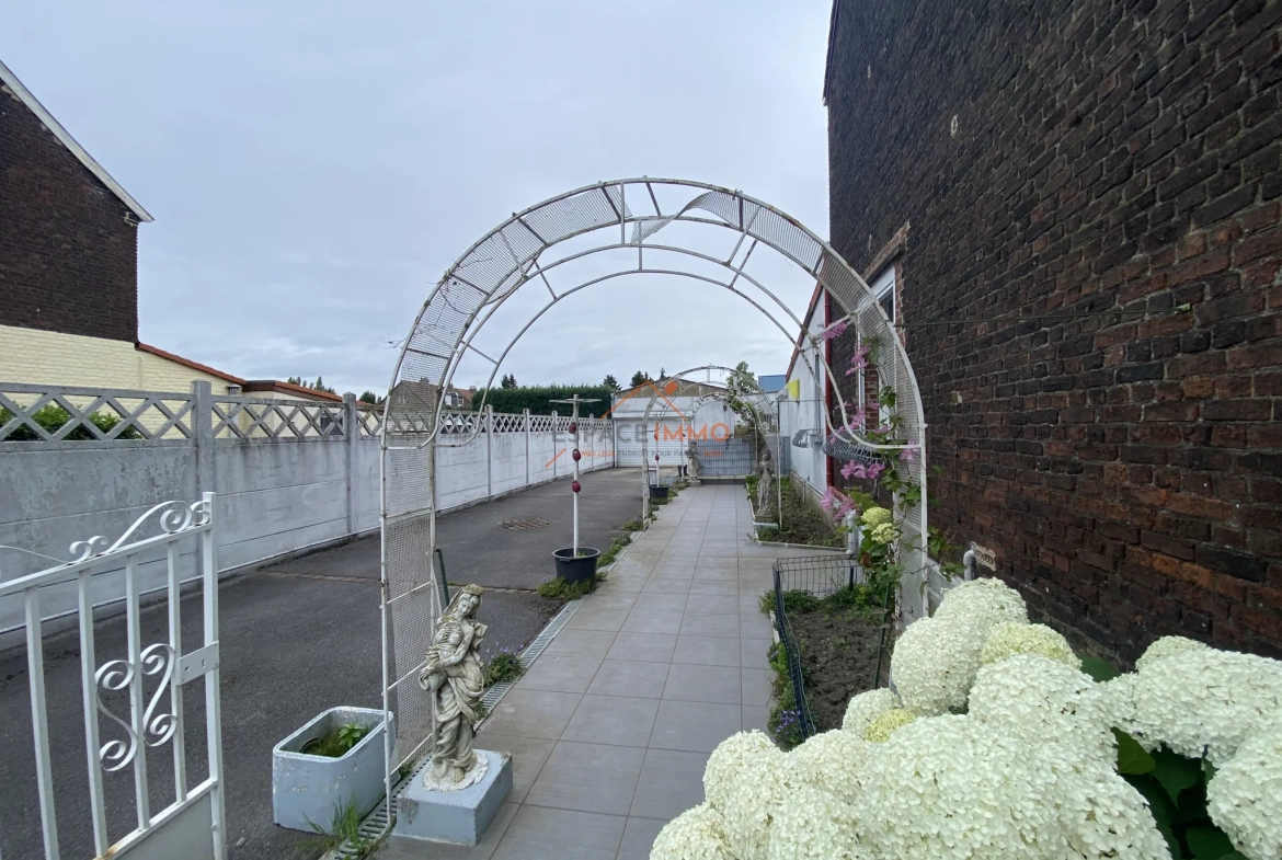 Maison semi-individuelle de 95 m² avec garage et jardin à Trith Saint Léger 