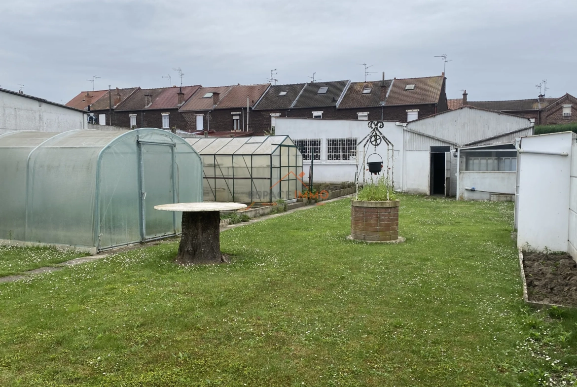 Maison semi-individuelle de 95 m² avec garage et jardin à Trith Saint Léger 