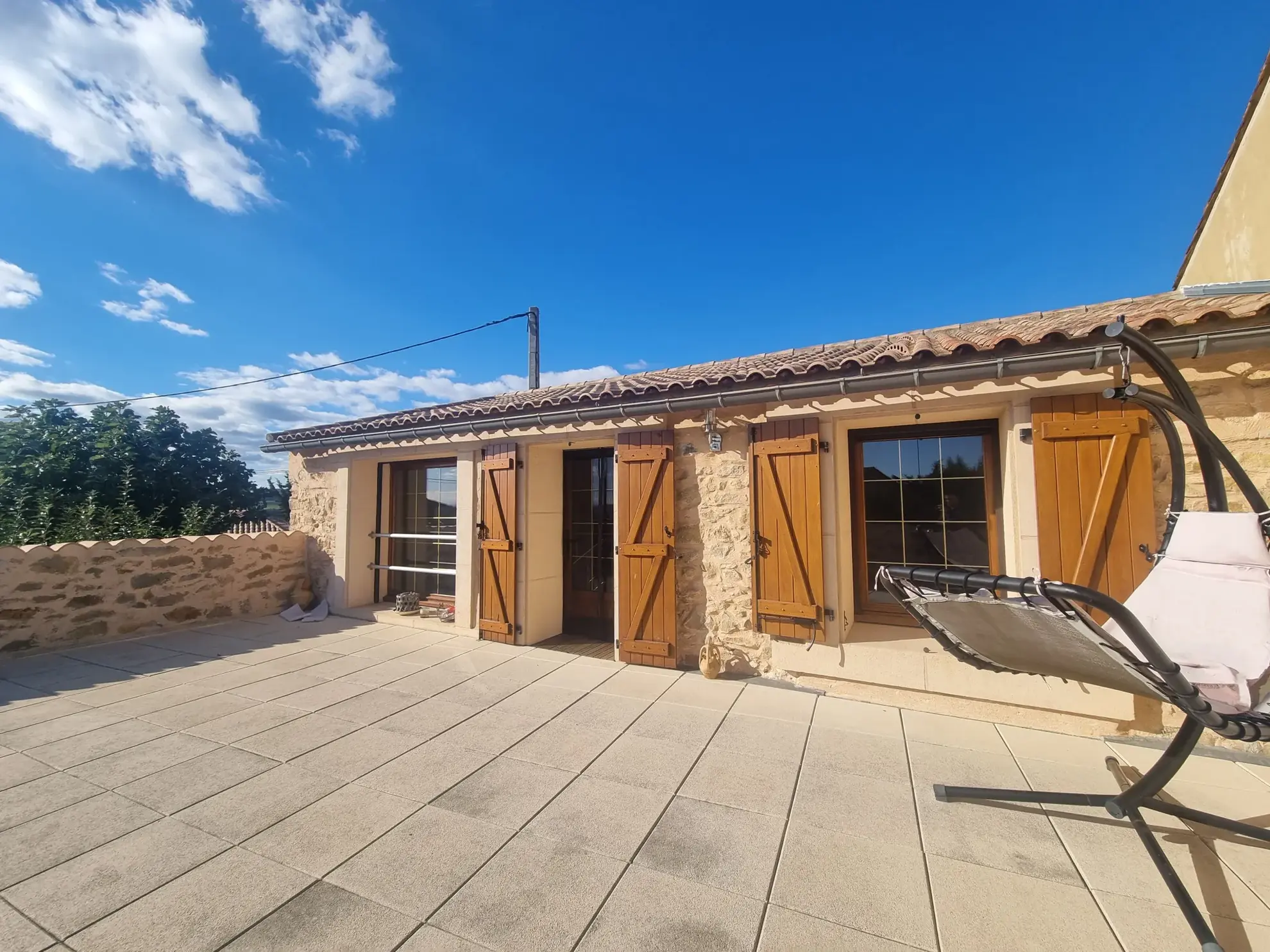 Maison authentique à Aigues Vives avec garage, jardin et terrasse exposée plein sud 
