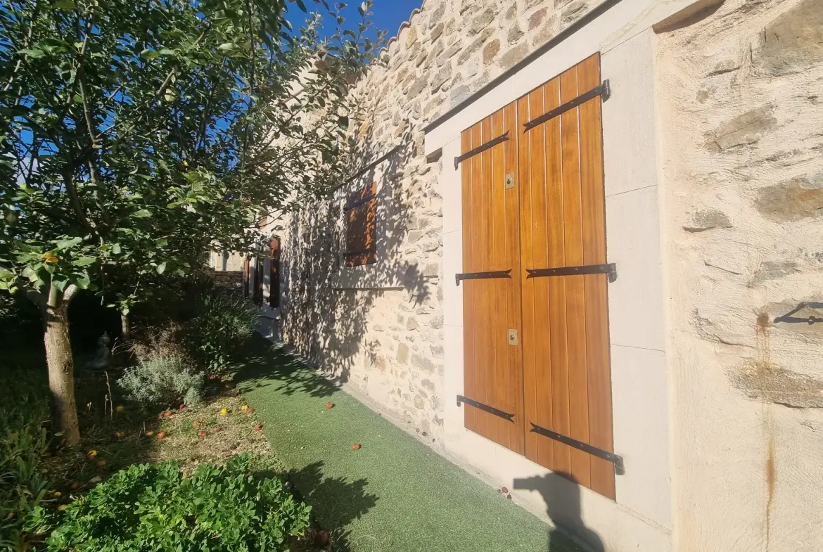 Maison authentique à Aigues Vives avec garage, jardin et terrasse exposée plein sud 