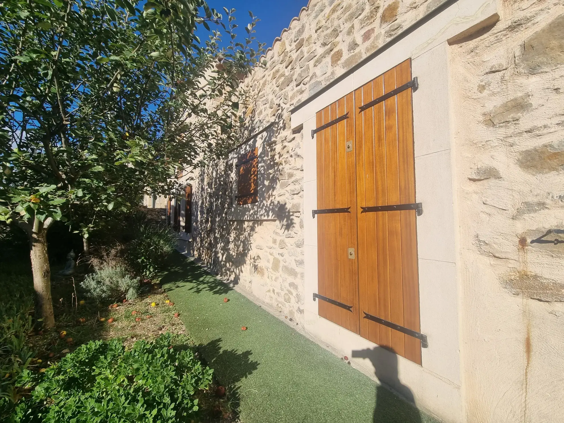 Maison authentique à Aigues Vives avec garage, jardin et terrasse exposée plein sud 