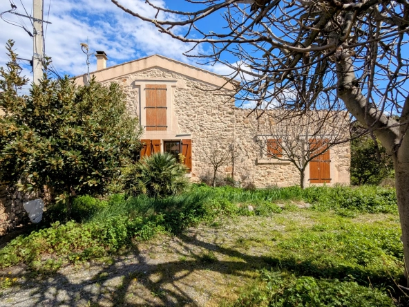 Maison authentique à Aigues Vives avec garage, jardin et terrasse exposée plein sud