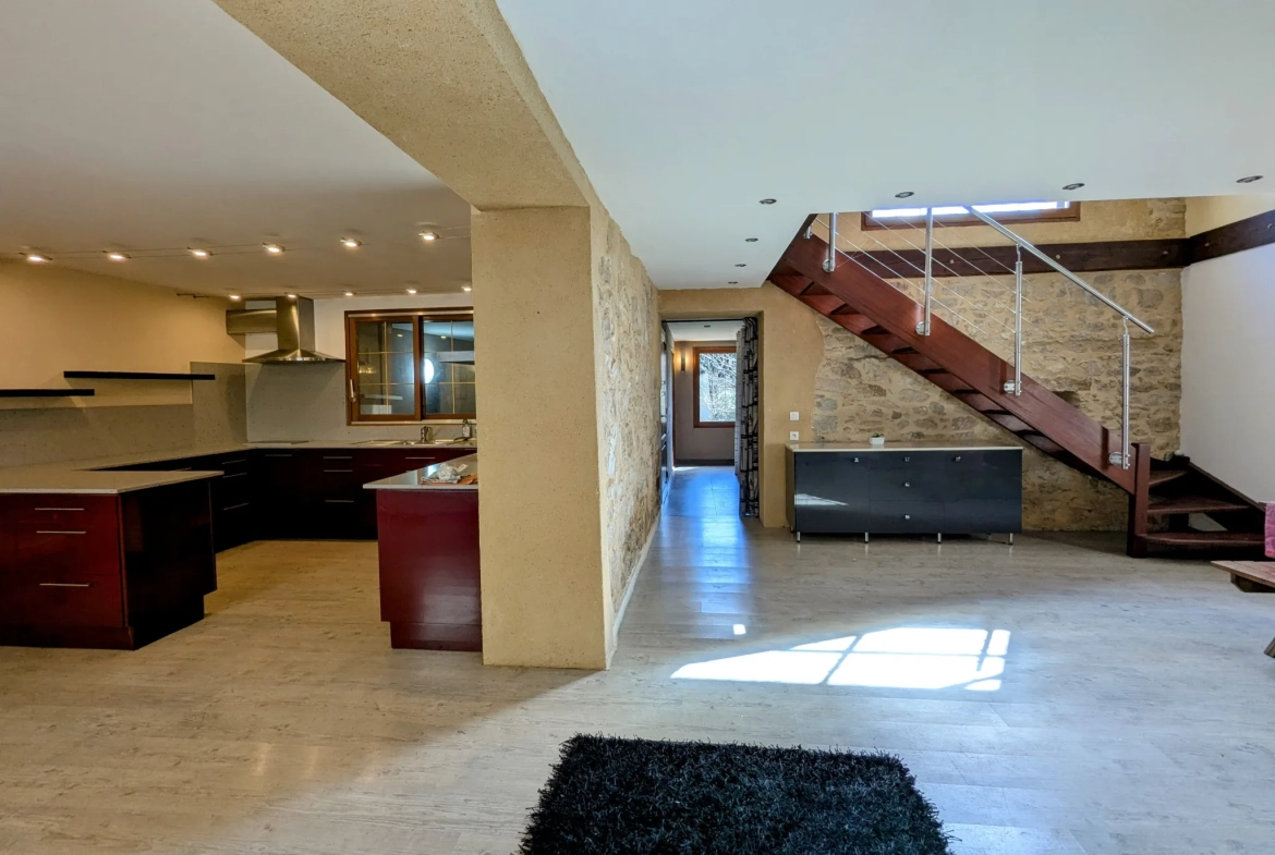 Maison authentique à Aigues Vives avec garage, jardin et terrasse exposée plein sud 
