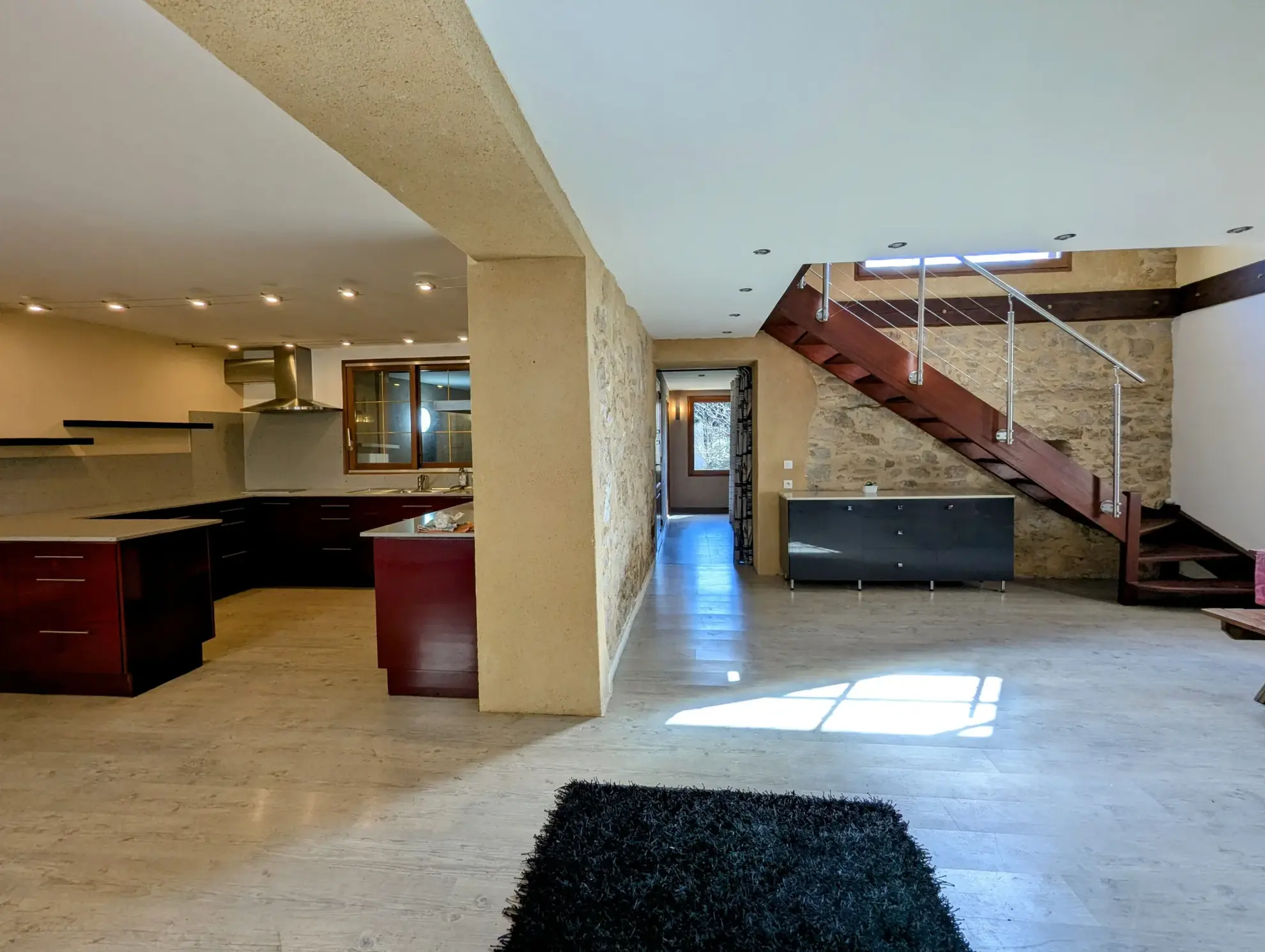 Maison authentique à Aigues Vives avec garage, jardin et terrasse exposée plein sud 