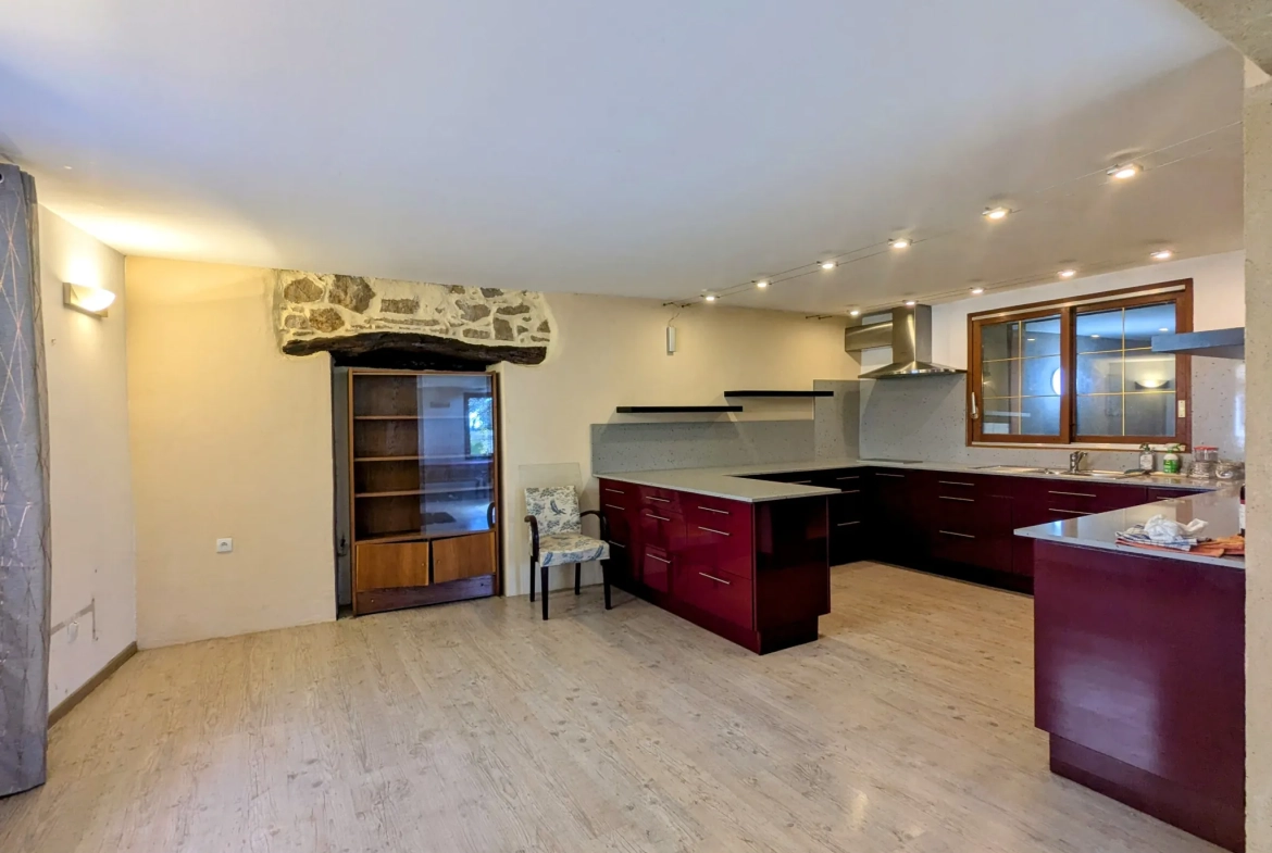 Maison authentique à Aigues Vives avec garage, jardin et terrasse exposée plein sud 
