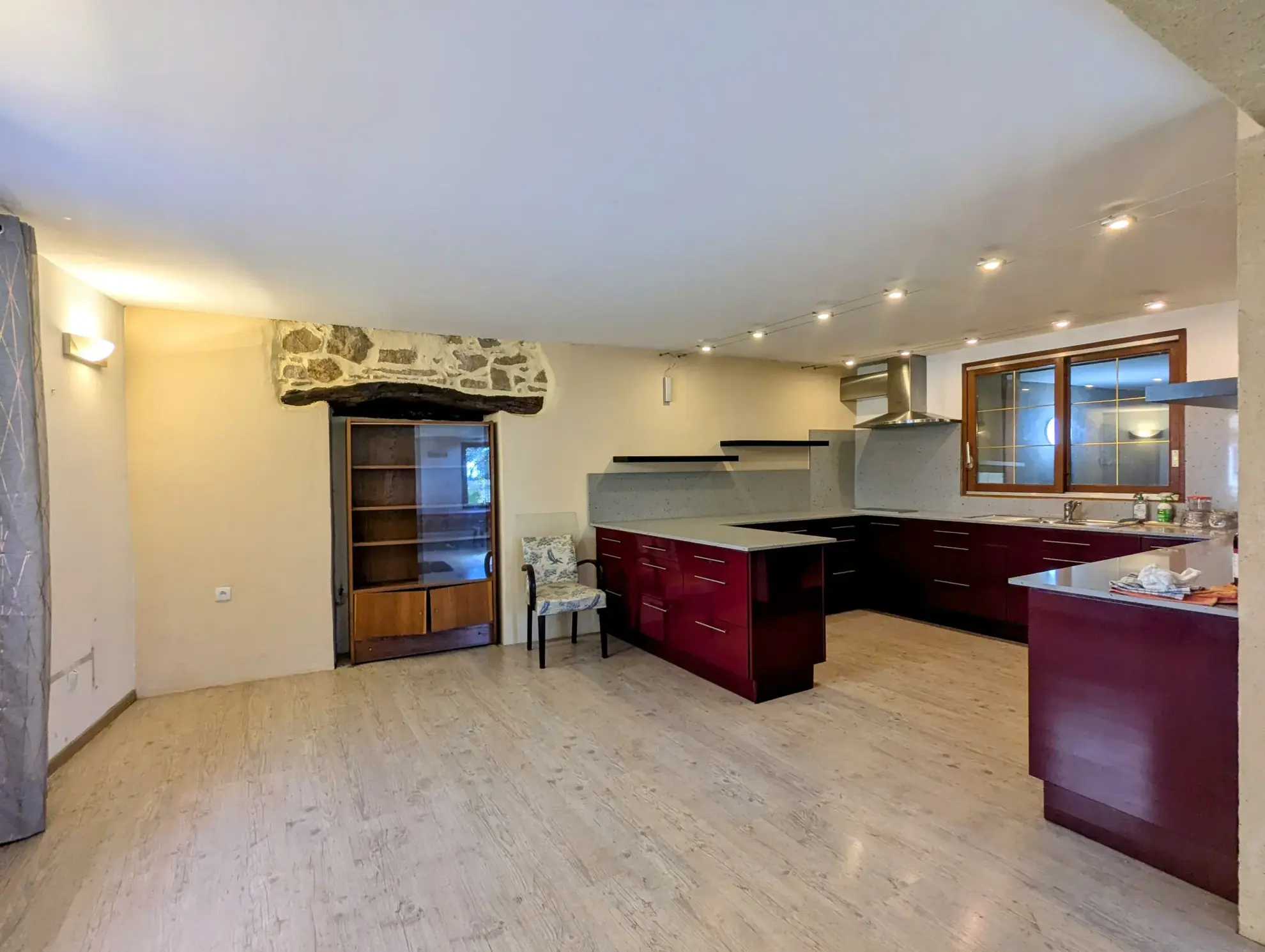 Maison authentique à Aigues Vives avec garage, jardin et terrasse exposée plein sud 