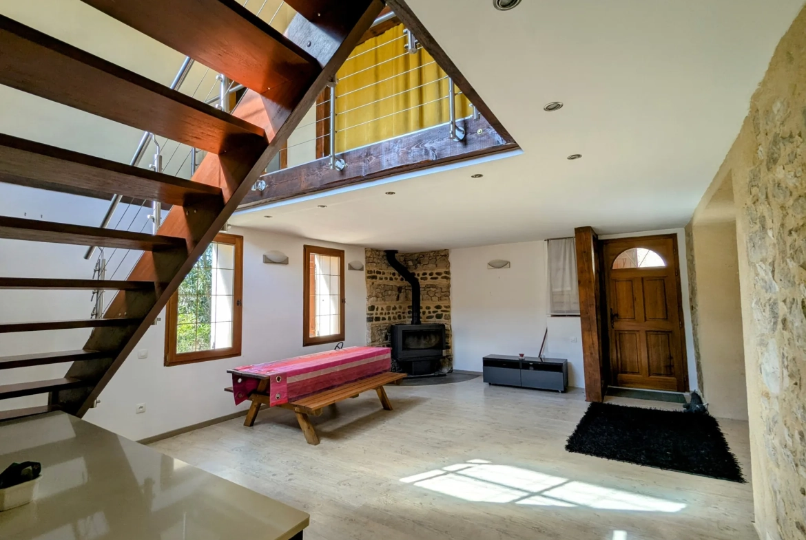 Maison authentique à Aigues Vives avec garage, jardin et terrasse exposée plein sud 