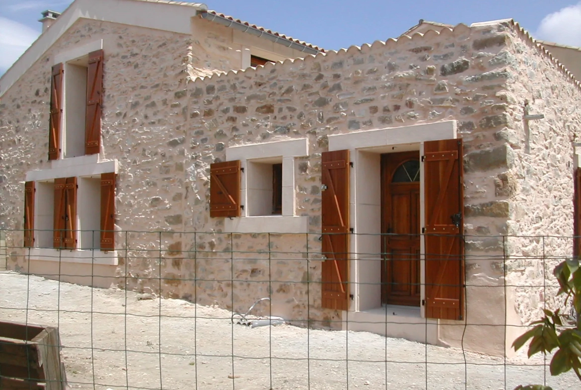 Maison authentique à Aigues Vives avec garage, jardin et terrasse exposée plein sud 
