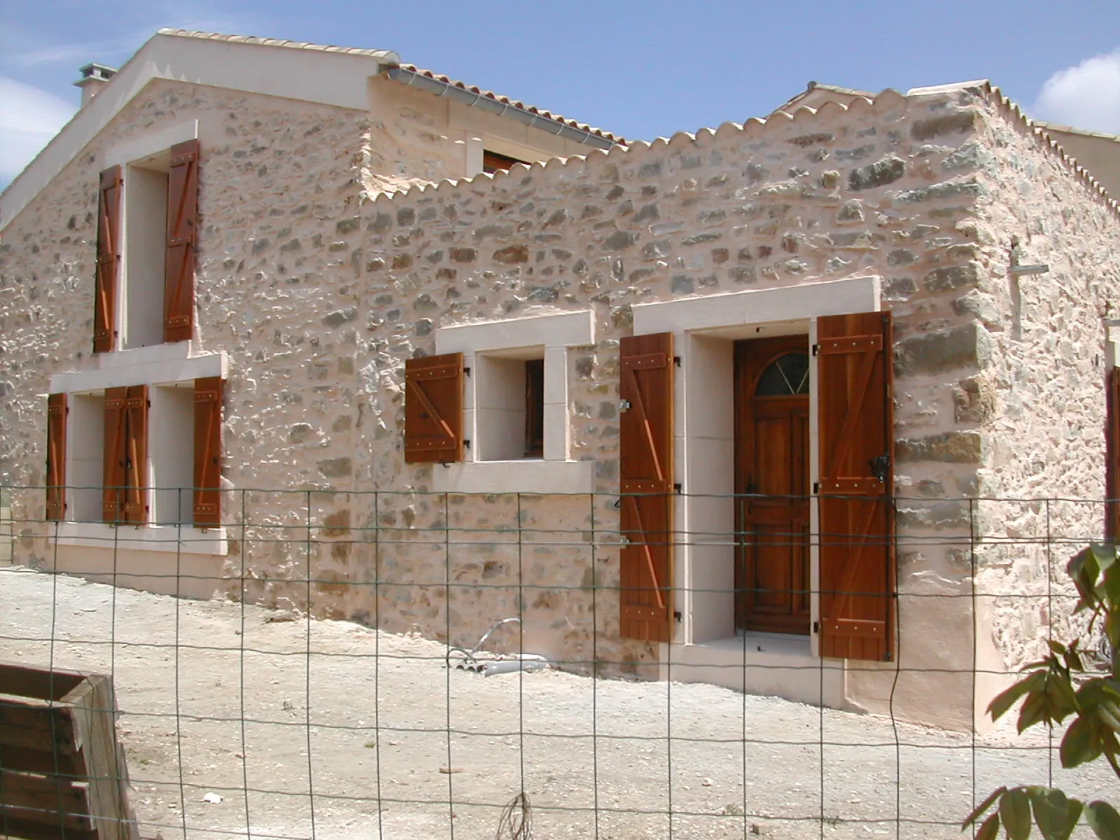 Maison authentique à Aigues Vives avec garage, jardin et terrasse exposée plein sud 