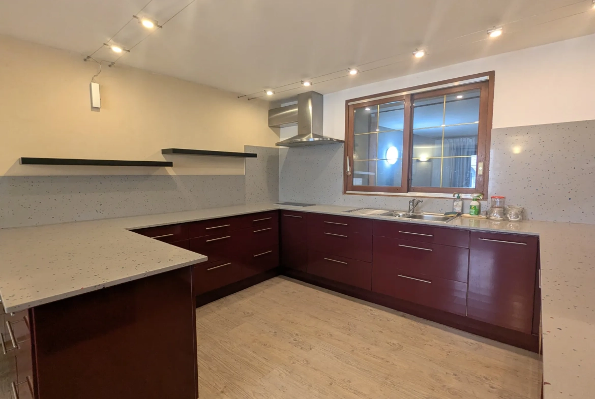 Maison authentique à Aigues Vives avec garage, jardin et terrasse exposée plein sud 
