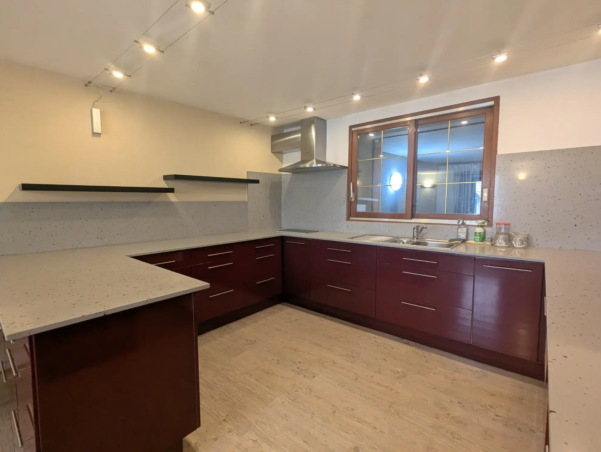 Maison authentique à Aigues Vives avec garage, jardin et terrasse exposée plein sud 
