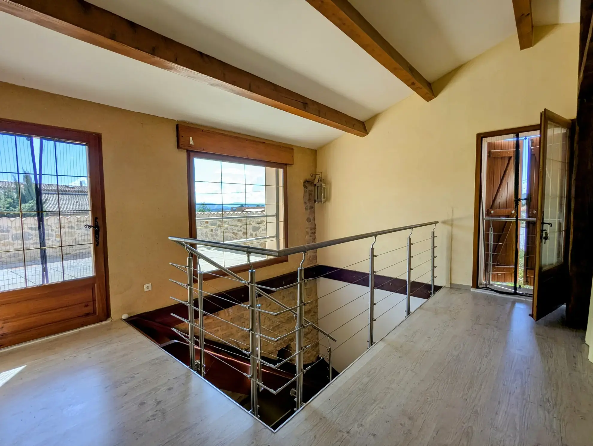 Maison authentique à Aigues Vives avec garage, jardin et terrasse exposée plein sud 