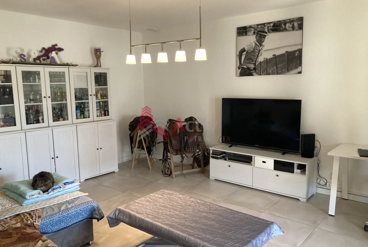 Villa T4 à vendre à Arles avec terrasse, jardin et parking 