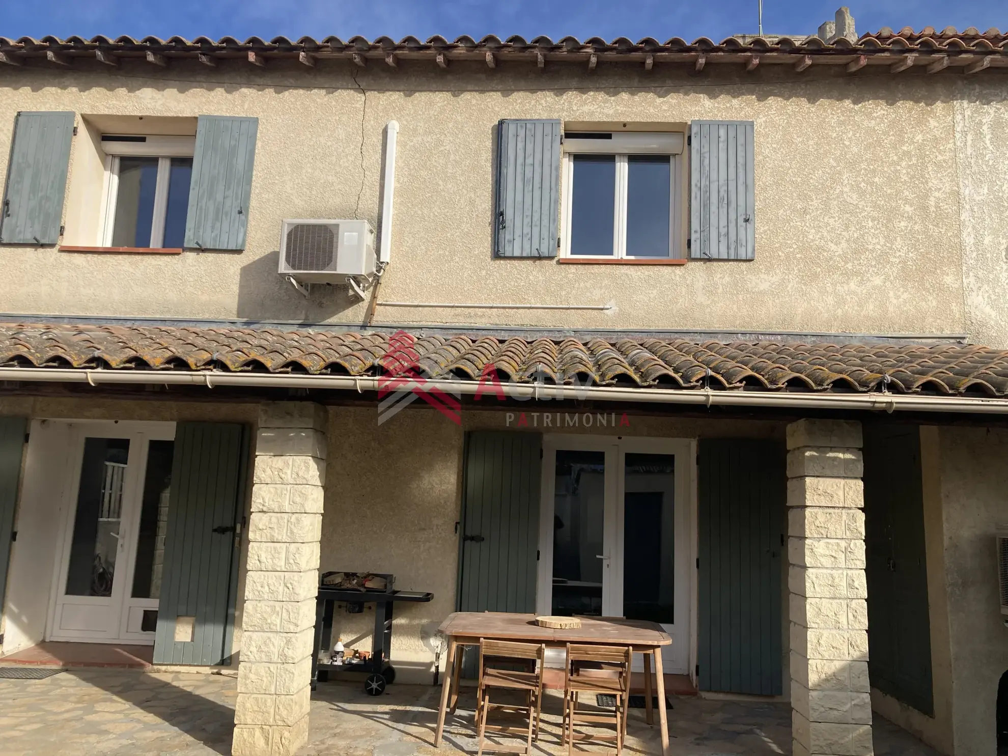 Villa T4 à vendre à Arles avec terrasse, jardin et parking 