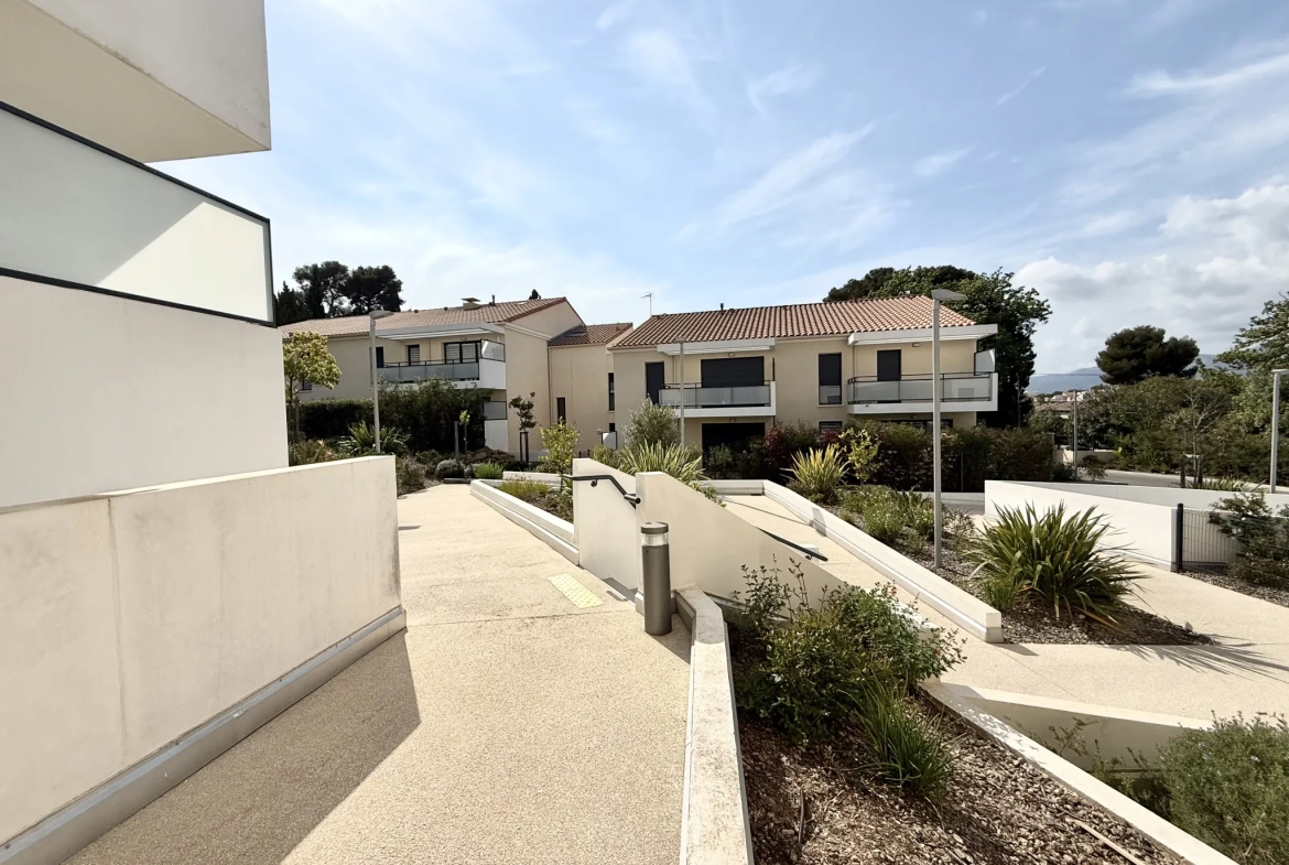 Appartement 2 pièces avec terrasse et parking à Toulon Coudon 
