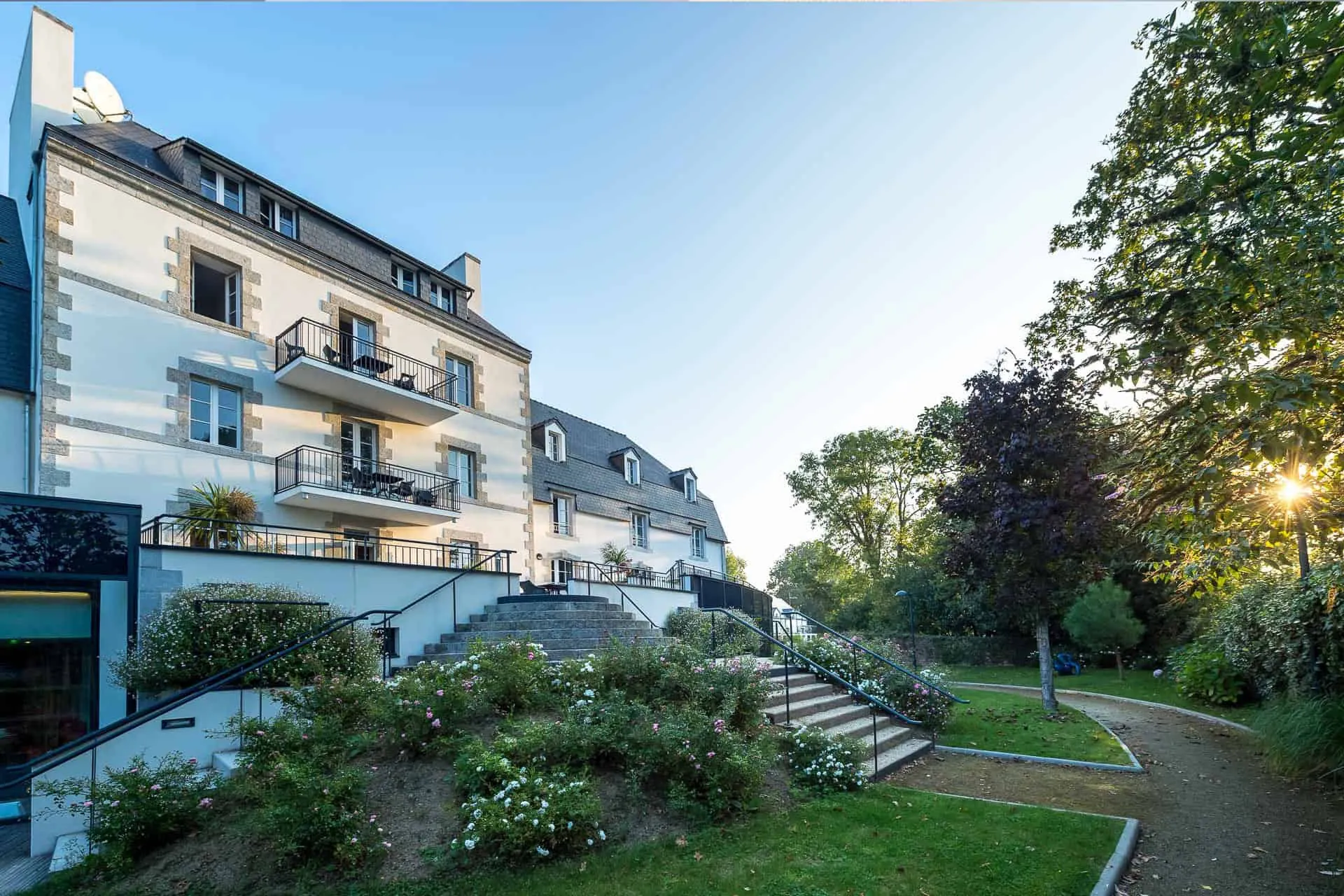 Investissement en bail commercial à Pont-Aven - Appartement de 26 m² avec terrasse et parking 