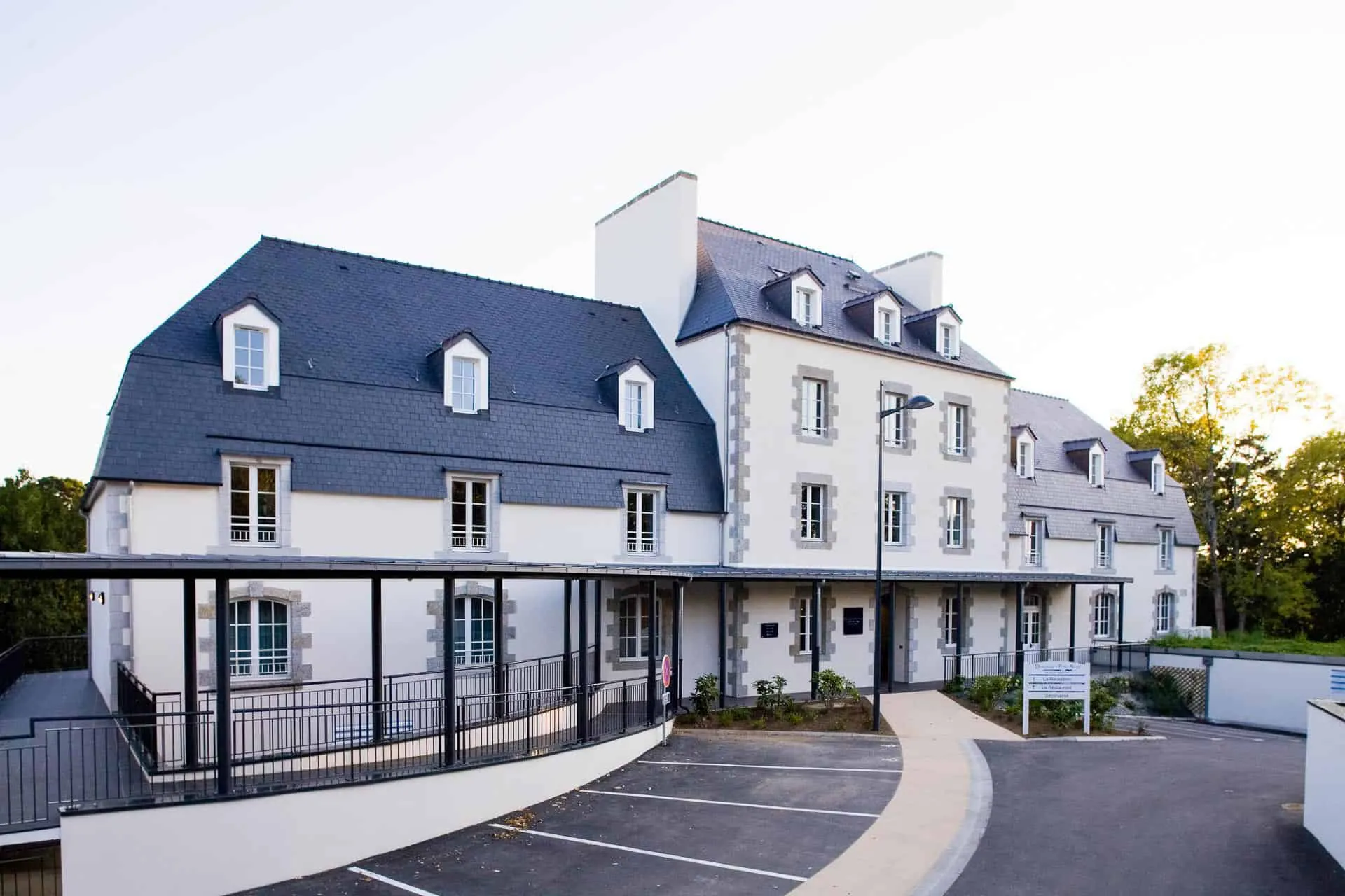 Investissement en bail commercial à Pont-Aven - Appartement de 26 m² avec terrasse et parking 