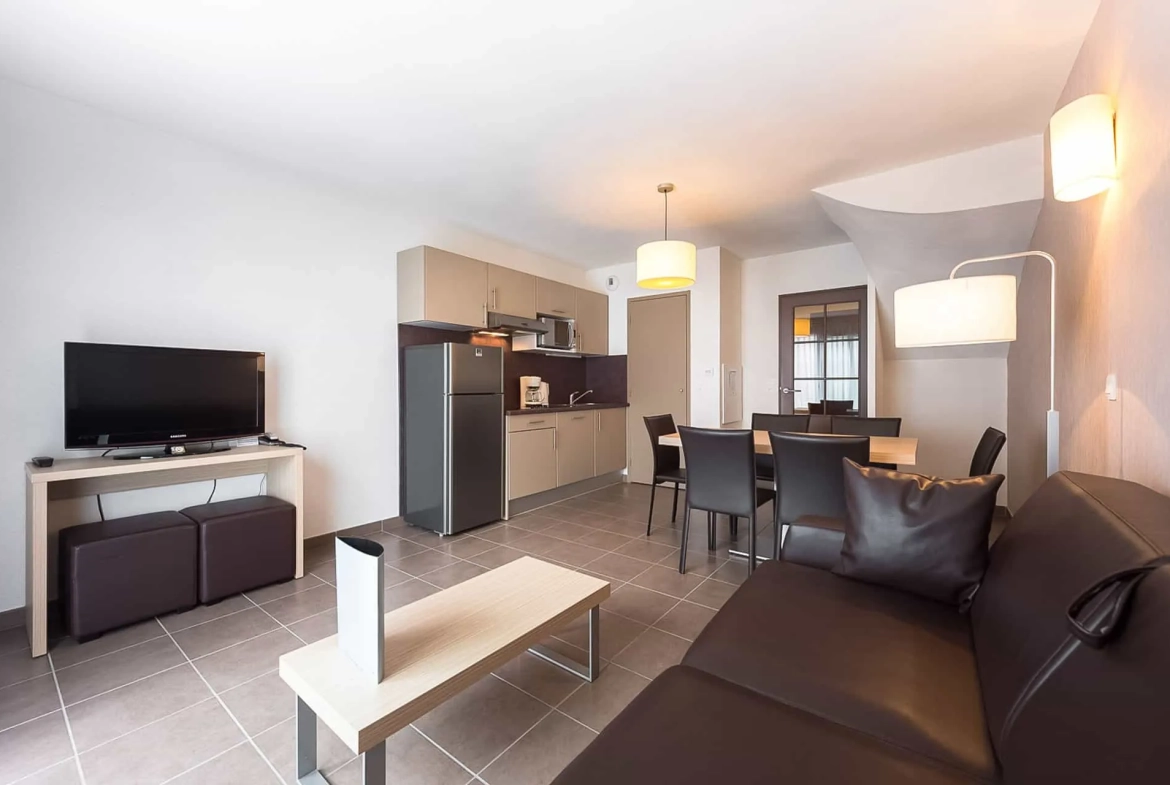 Investissement en bail commercial à Pont-Aven - Appartement de 26 m² avec terrasse et parking 