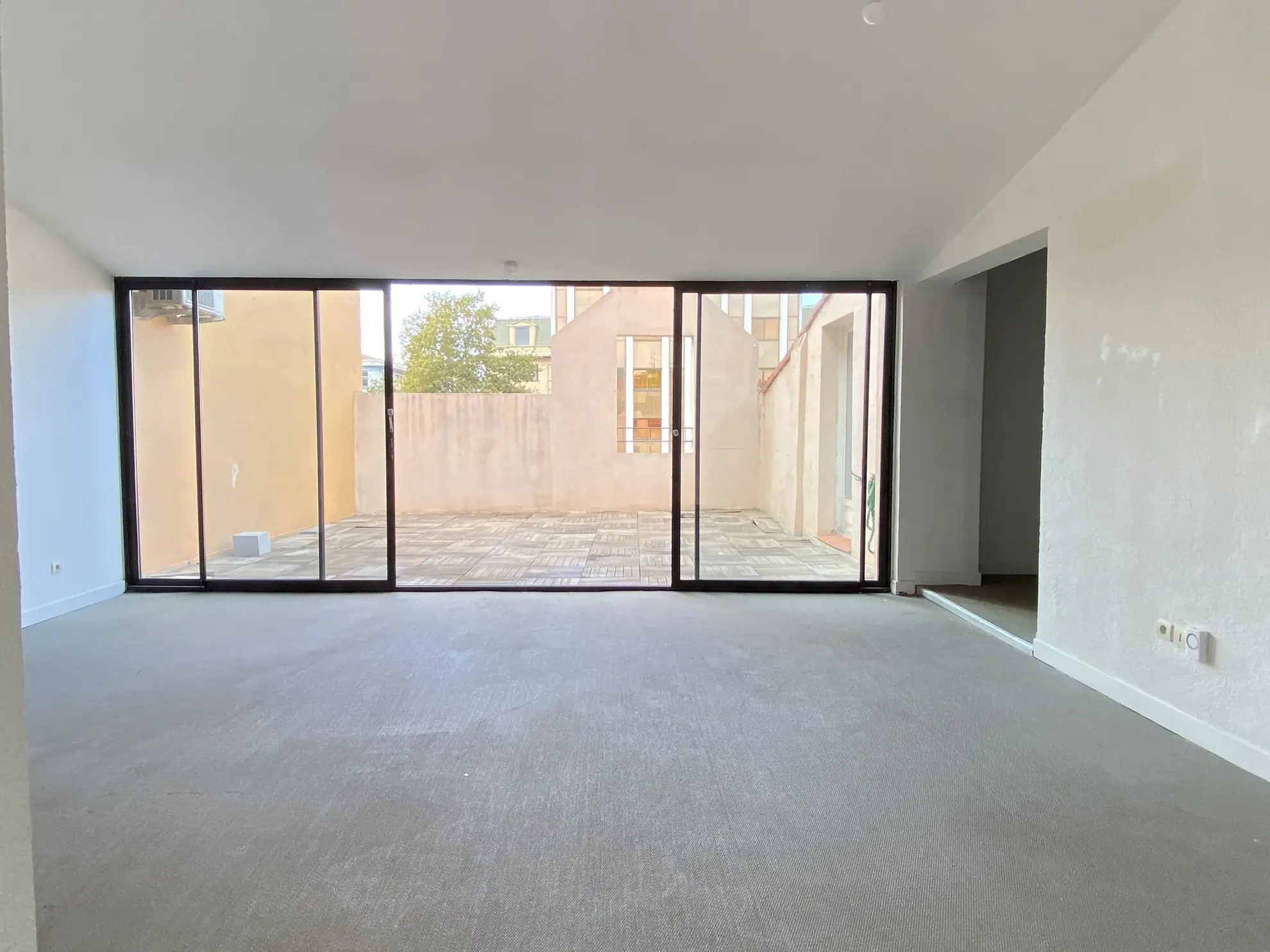 Appartement atypique avec terrasse au dernier étage à Perpignan en centre-ville 