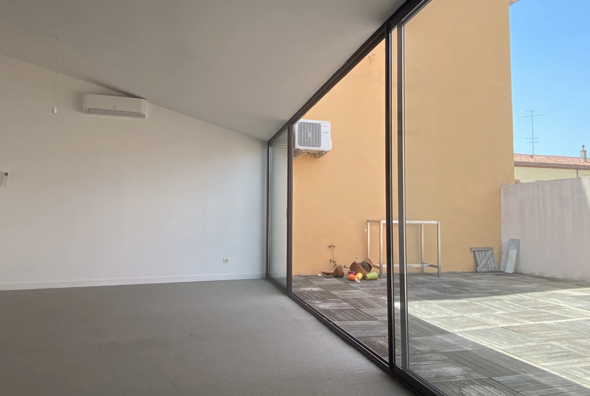 Appartement atypique avec terrasse au dernier étage à Perpignan en centre-ville 