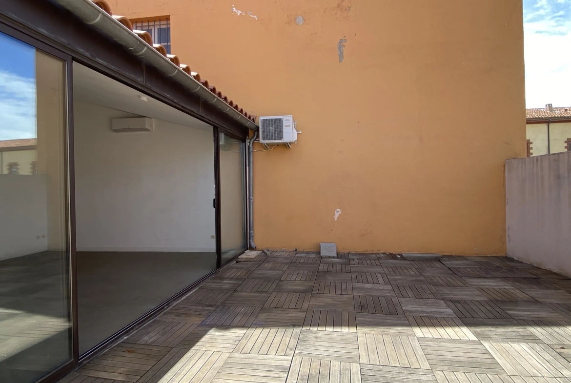 Appartement atypique avec terrasse au dernier étage à Perpignan en centre-ville 