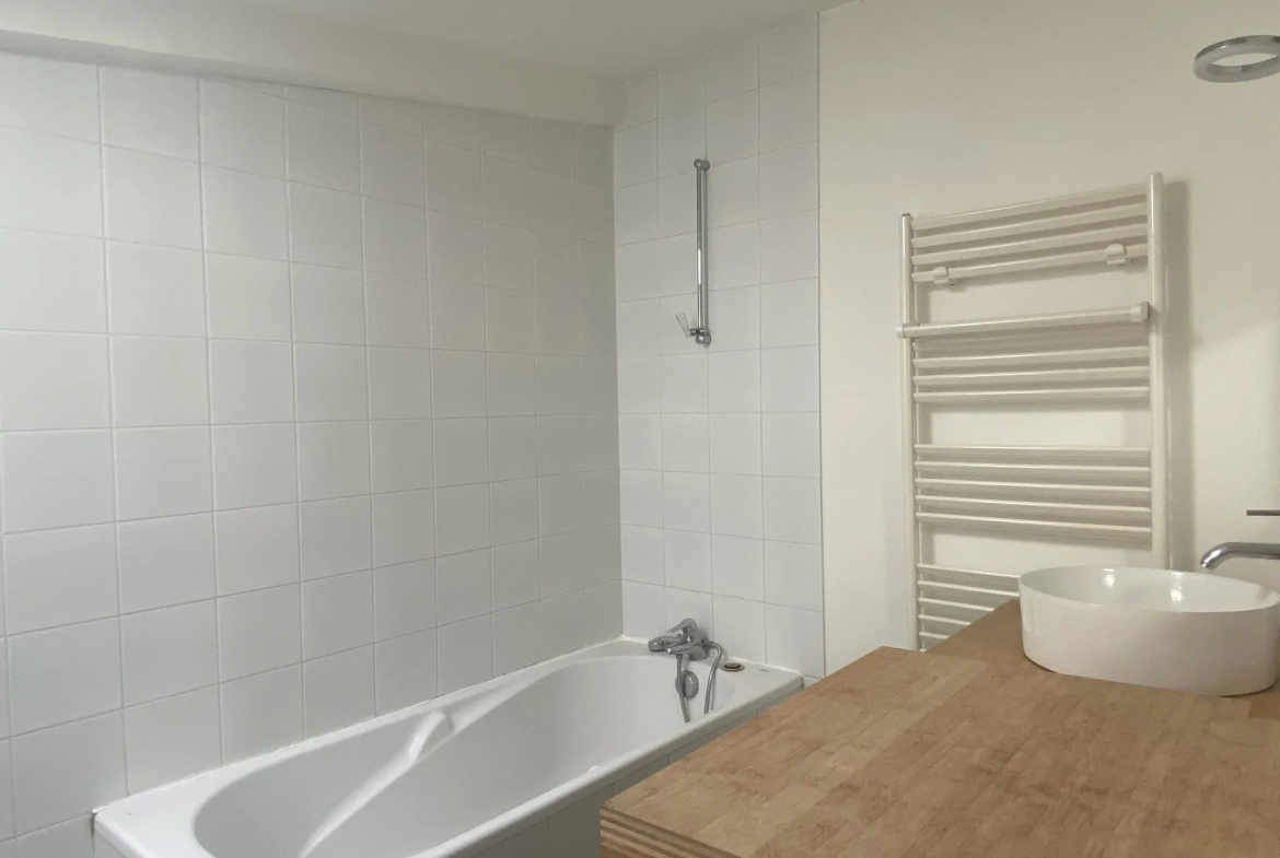 Appartement atypique avec terrasse au dernier étage à Perpignan en centre-ville 
