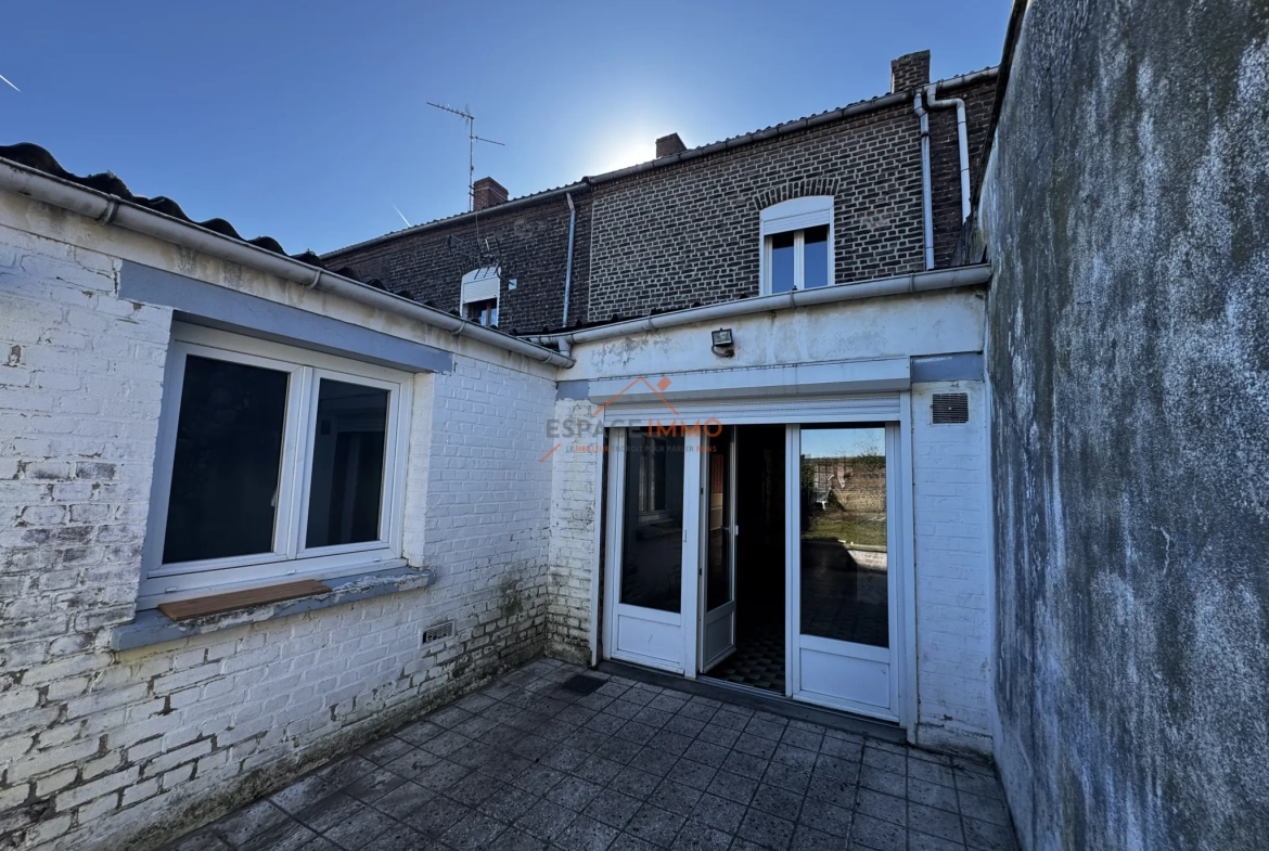 Maison à rénover à Denain avec jardin, cave et 2 chambres 
