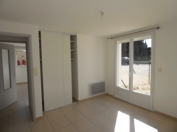 Maison avec deux logements à vendre à L Ardoise (30) - Grand terrain et terrasses 