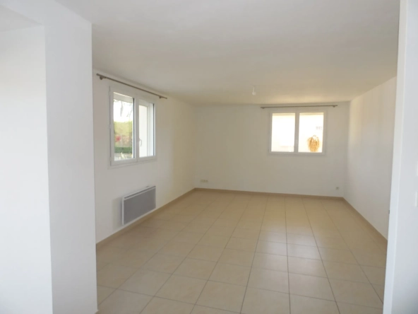 Maison avec deux logements à vendre à L Ardoise (30) - Grand terrain et terrasses 