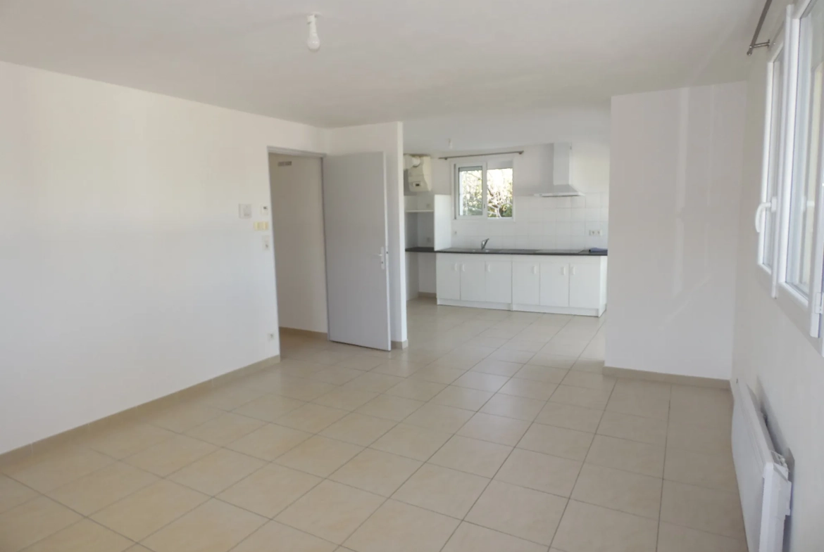 Maison avec deux logements à vendre à L Ardoise (30) - Grand terrain et terrasses 