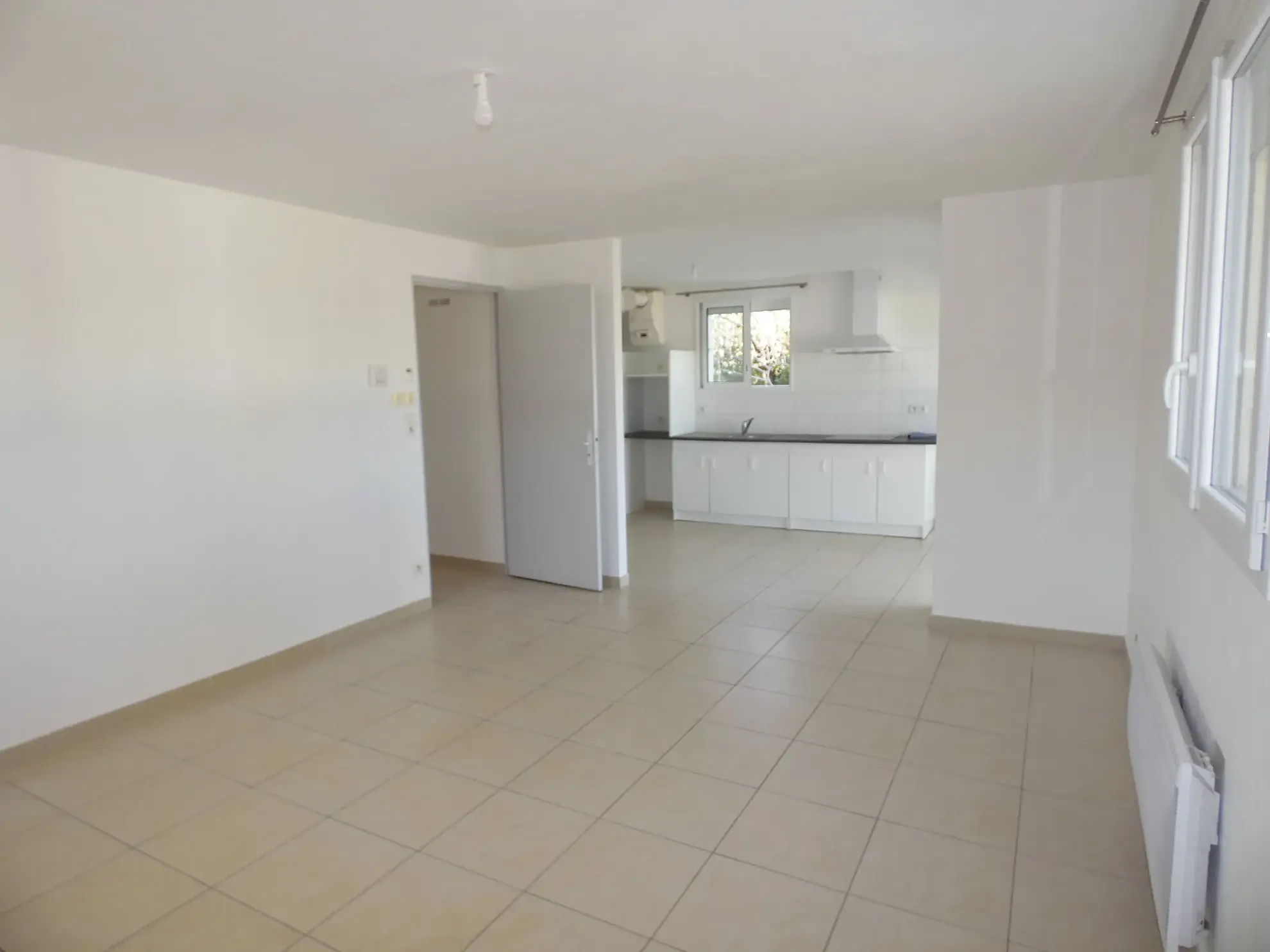 Maison avec deux logements à vendre à L Ardoise (30) - Grand terrain et terrasses 