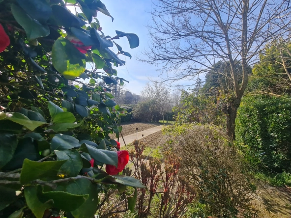Maison familiale avec garage, jardin et travaux à prévoir à Saint-Sulpice-sur-Léze 