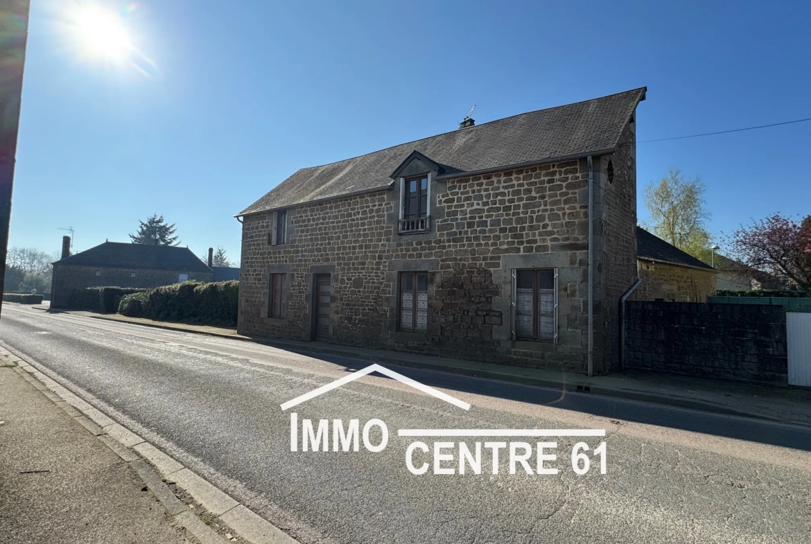 Maison de village à Joué du Bois avec jardin, garage et travaux à prévoir 