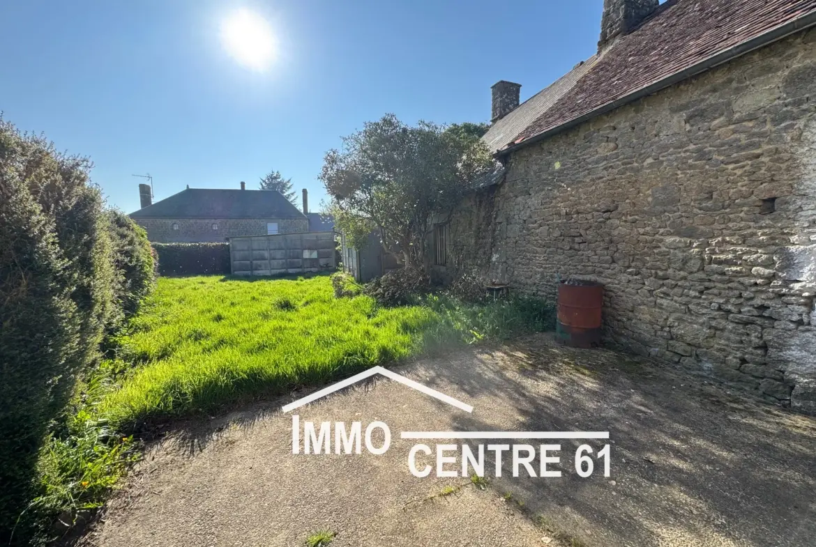 Maison de village à Joué du Bois avec jardin, garage et travaux à prévoir 