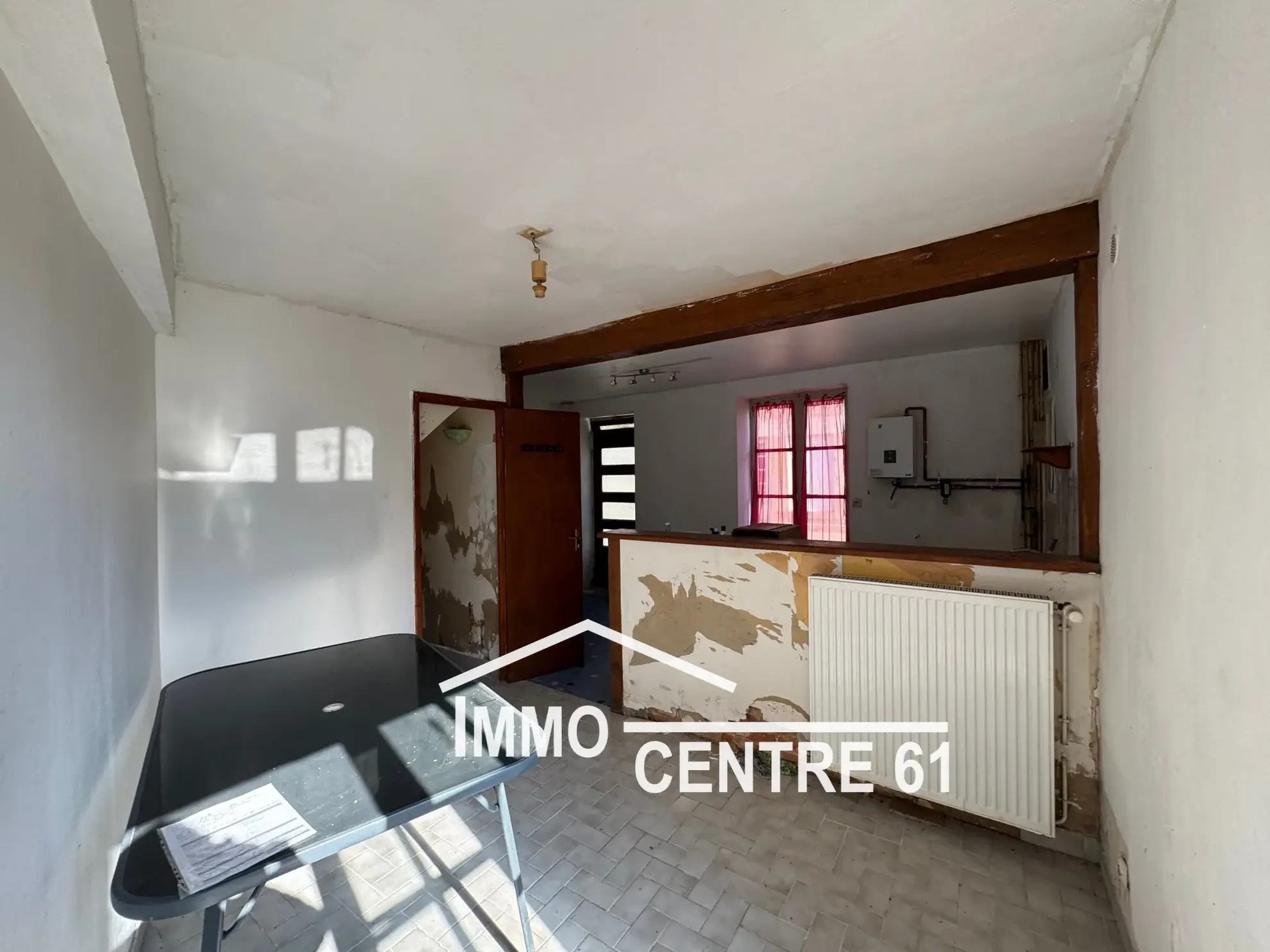Maison de village à Joué du Bois avec jardin, garage et travaux à prévoir 
