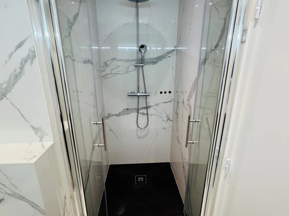À vendre à Grenoble : Magnifique appartement T3 rénové de 67 m² proche centre-ville 