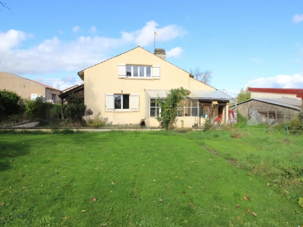 Belle maison à vendre à Lemoncourt avec grand terrain et potentiel