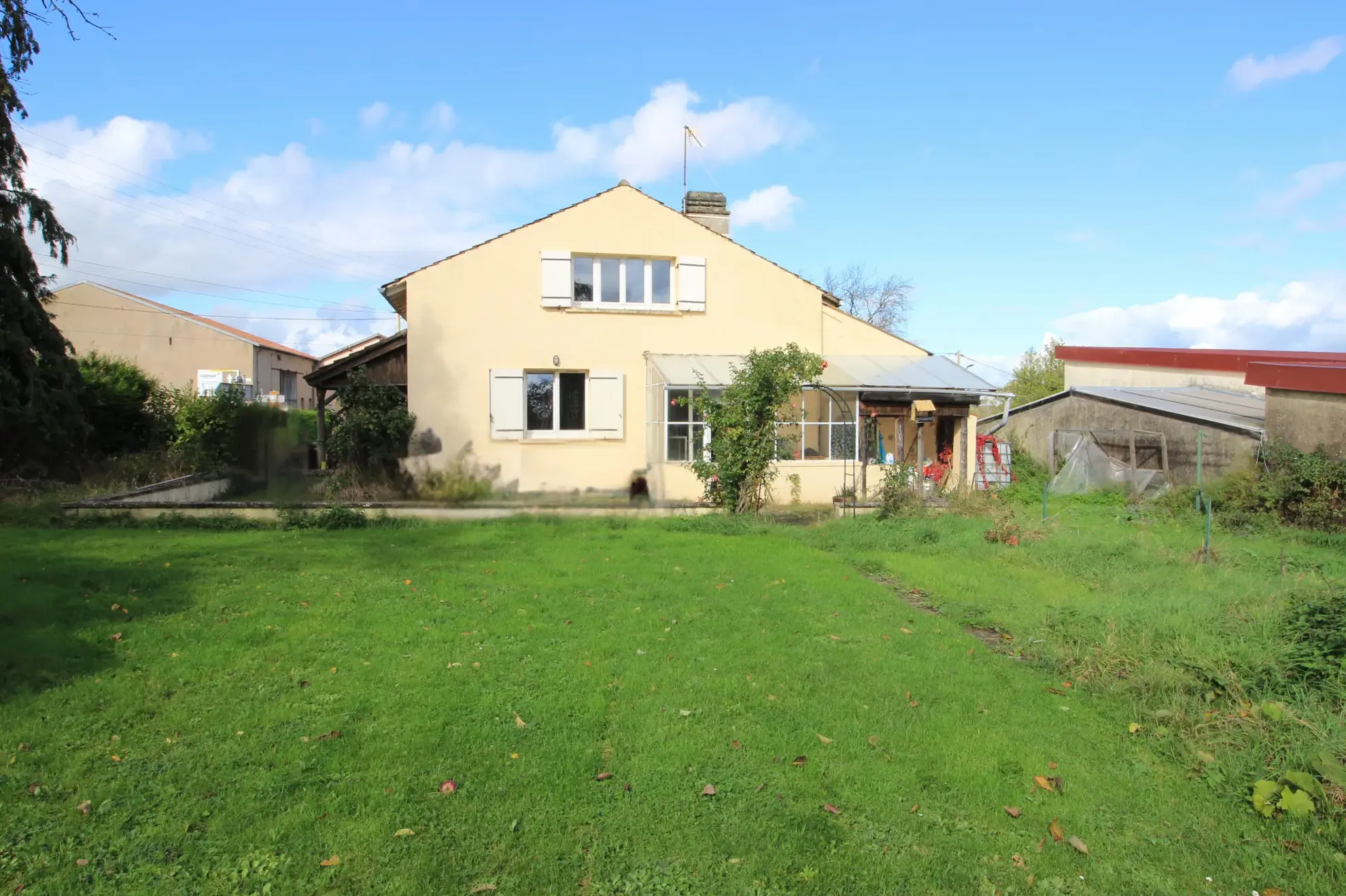 Belle maison à vendre à Lemoncourt avec grand terrain et potentiel 