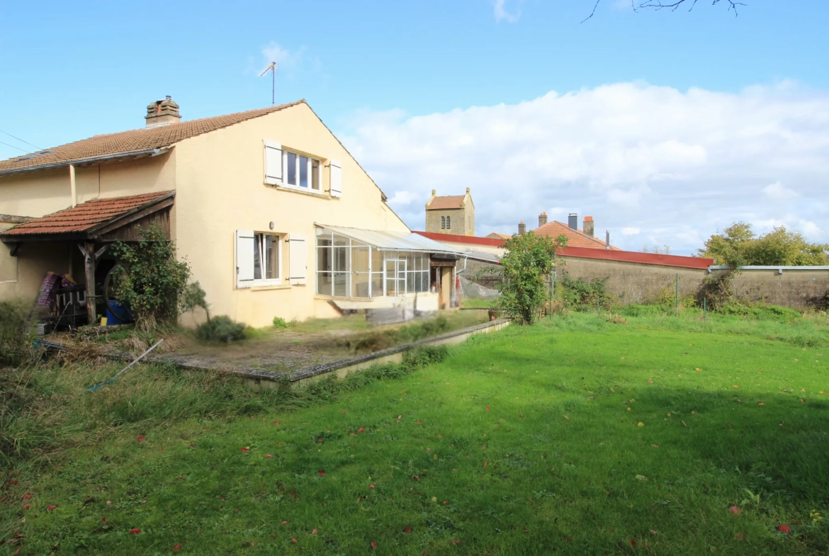 Belle maison à vendre à Lemoncourt avec grand terrain et potentiel 