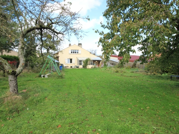 Belle maison à vendre à Lemoncourt avec grand terrain et potentiel 