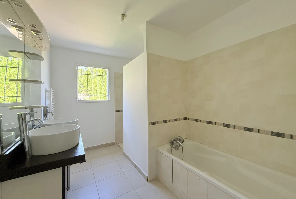 À vendre maison de 115m² avec 3 chambres et jardin à Vierzon dans le quartier Bois Marteau 