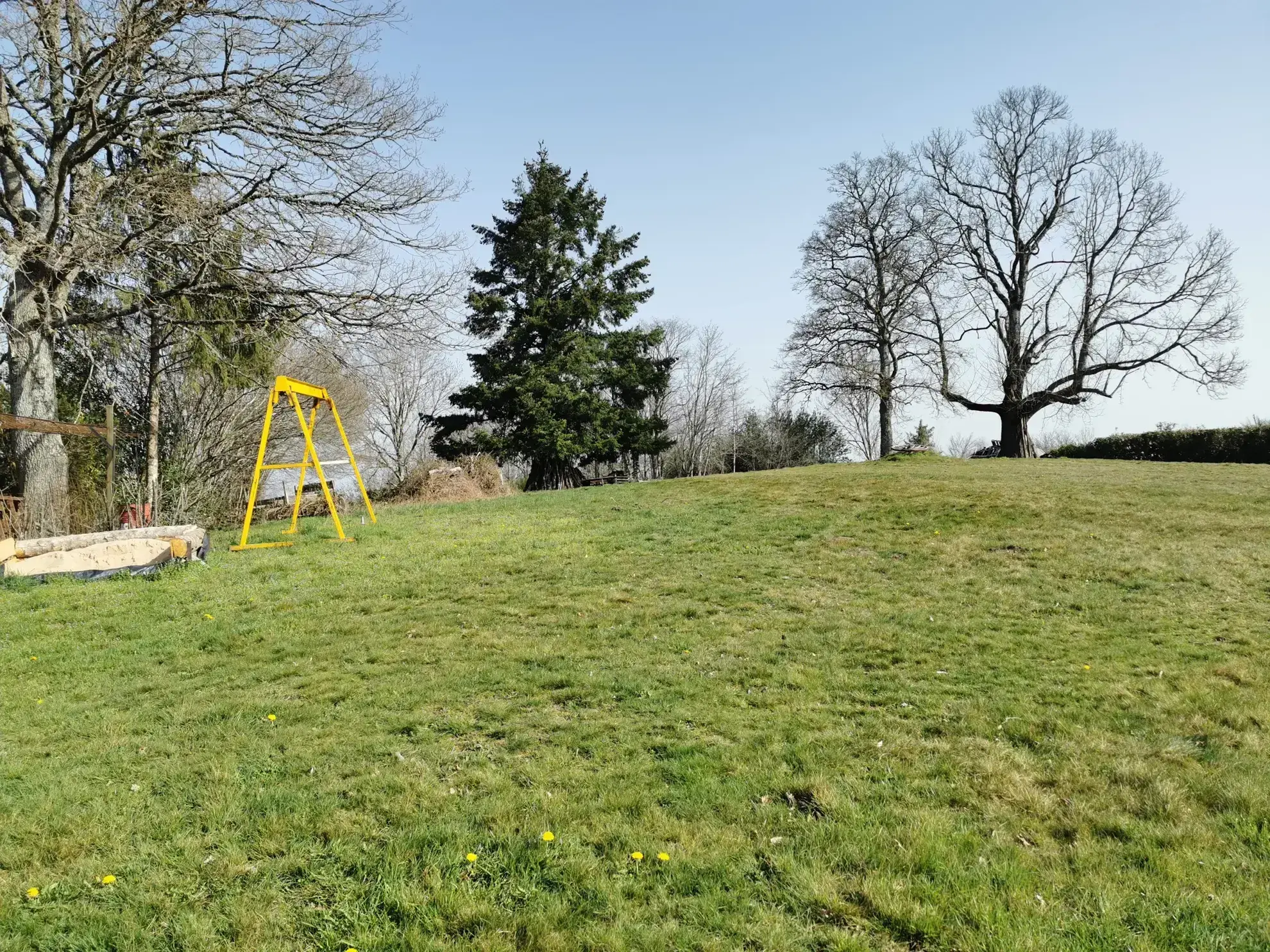 Terrain constructible avec vue dégagée à Saint Georges de Mons 