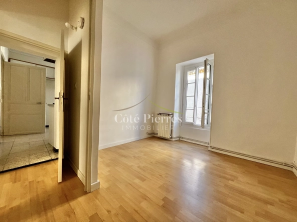 Appartement T4 lumineux avec garage à Nîmes, proche des allées Jean JAURES et des Arènes