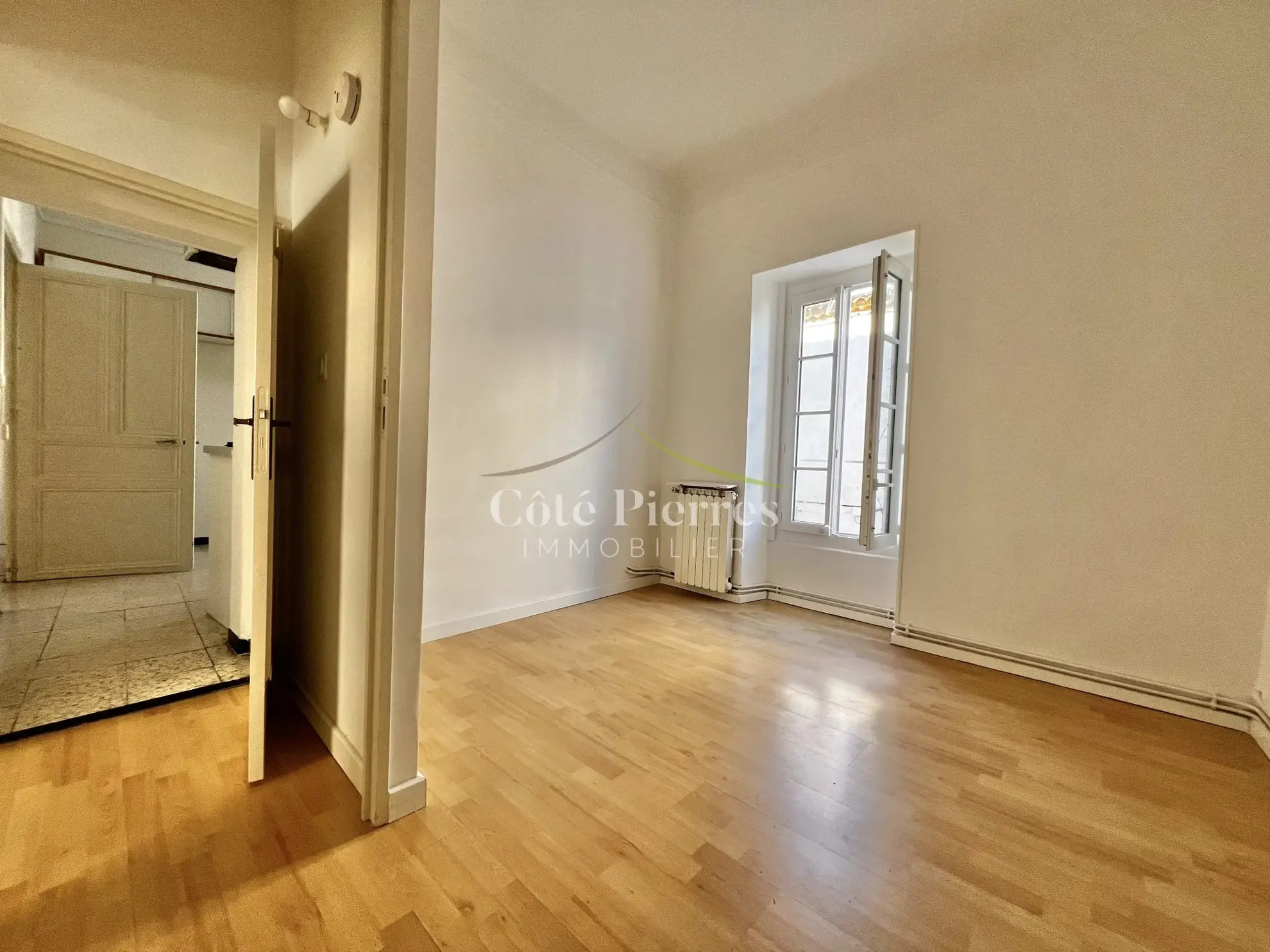 Appartement T4 lumineux avec garage à Nîmes, proche des allées Jean JAURES et des Arènes 
