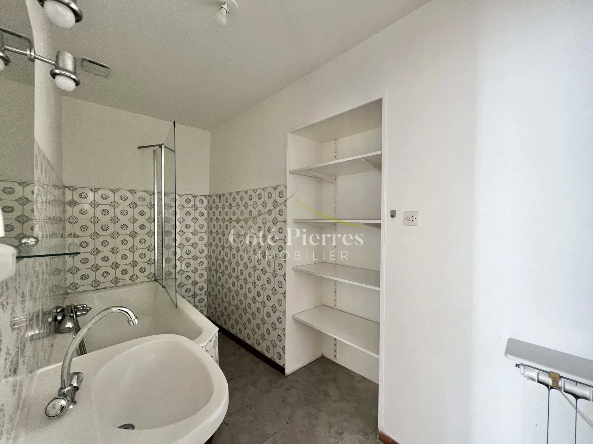 Appartement T4 lumineux avec garage à Nîmes, proche des allées Jean JAURES et des Arènes 